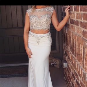 Tres jolie Prom Dress size 2-4
